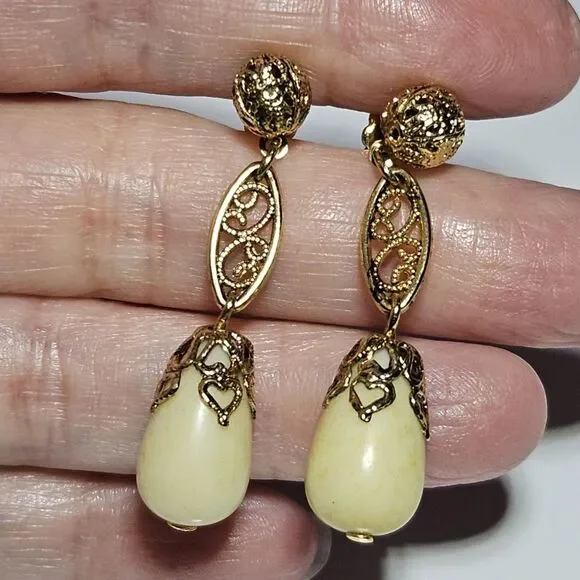 Vintage Avon Gold Tone And Ivory Filigree Preirced Drop Earrings - Picture 1 of 12